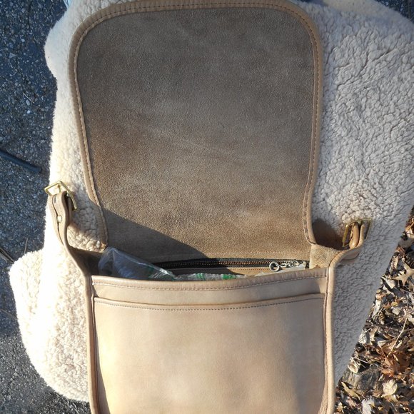 SOLD**Vintage Coach Classic shoulder Bag in Putty, NYC  pre-1994 - Picture 8 of 14